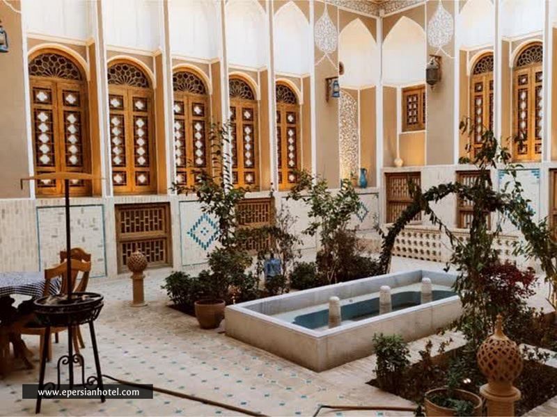 اقامتگاه بومگردی عزیزخان یزد